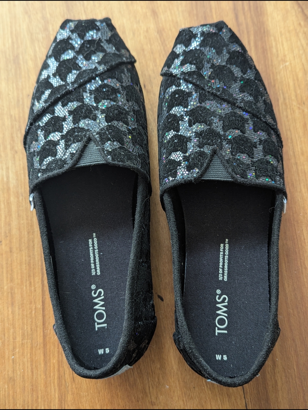 ✨NEW!!!✨TOMS Alpargata Black Cat Women's Black Felt Sequin Slip-On Flats